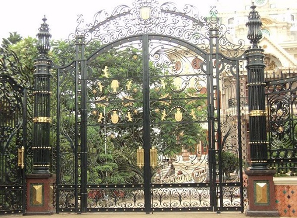 Tiện ích vượt trội và một số lưu ý khi chọn mua cổng tự động